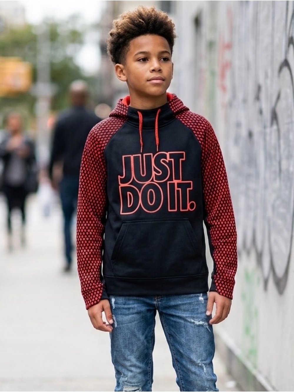 Nike Boys Therma-Fit Athletic Active Comfy Relaxed Fit Black and Red Hoodie. YXS
